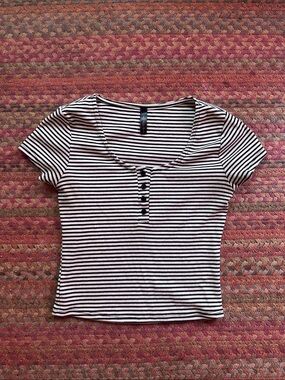 FULL TILT Striped Short-Sleeve Scoop Neck Crop Top - Black and White